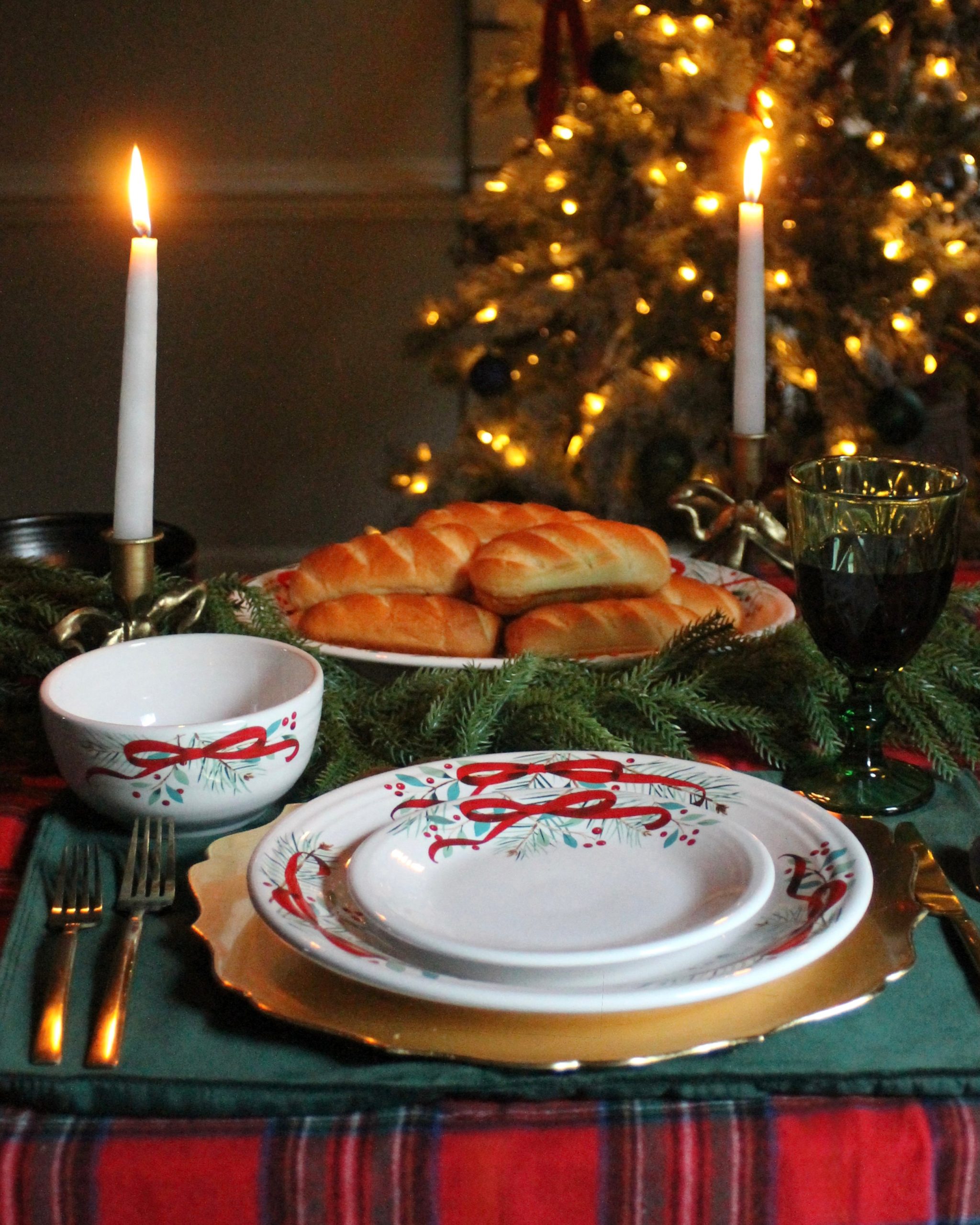 Holly Berry Christmas Garland Classic Bistro Coupe 3-Piece Dinnerware Set. Service for 1 - Image 2