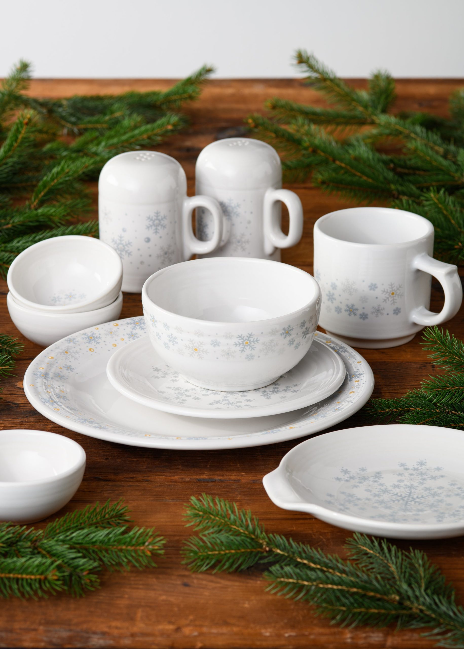 White Snowflake Classic Rim 10 1/2 Inch Dinner Plate - Image 2